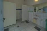 Exklusives Gewerbeobjekt mit Produktionshalle und Büroräumlichkeiten in Iserlohn-Kalthof - Toilette_Herren