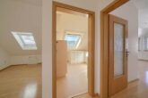Wunderschöne Dachgeschosswohnung mit sonnigem Balkon und eigenem Tiefgaragenstellplatz - Diele