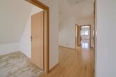 Wunderschöne Dachgeschosswohnung mit sonnigem Balkon und eigenem Tiefgaragenstellplatz - Diele