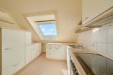 Wunderschöne Dachgeschosswohnung mit sonnigem Balkon und eigenem Tiefgaragenstellplatz - Küche