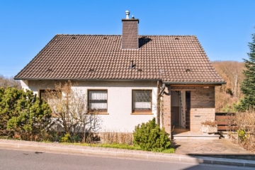 Charmantes Einfamilienhaus mit Einliegerwohnung, Garten und Teilungsperspektive in Herdecke-Nacken, 58313 Herdecke, Zweifamilienhaus